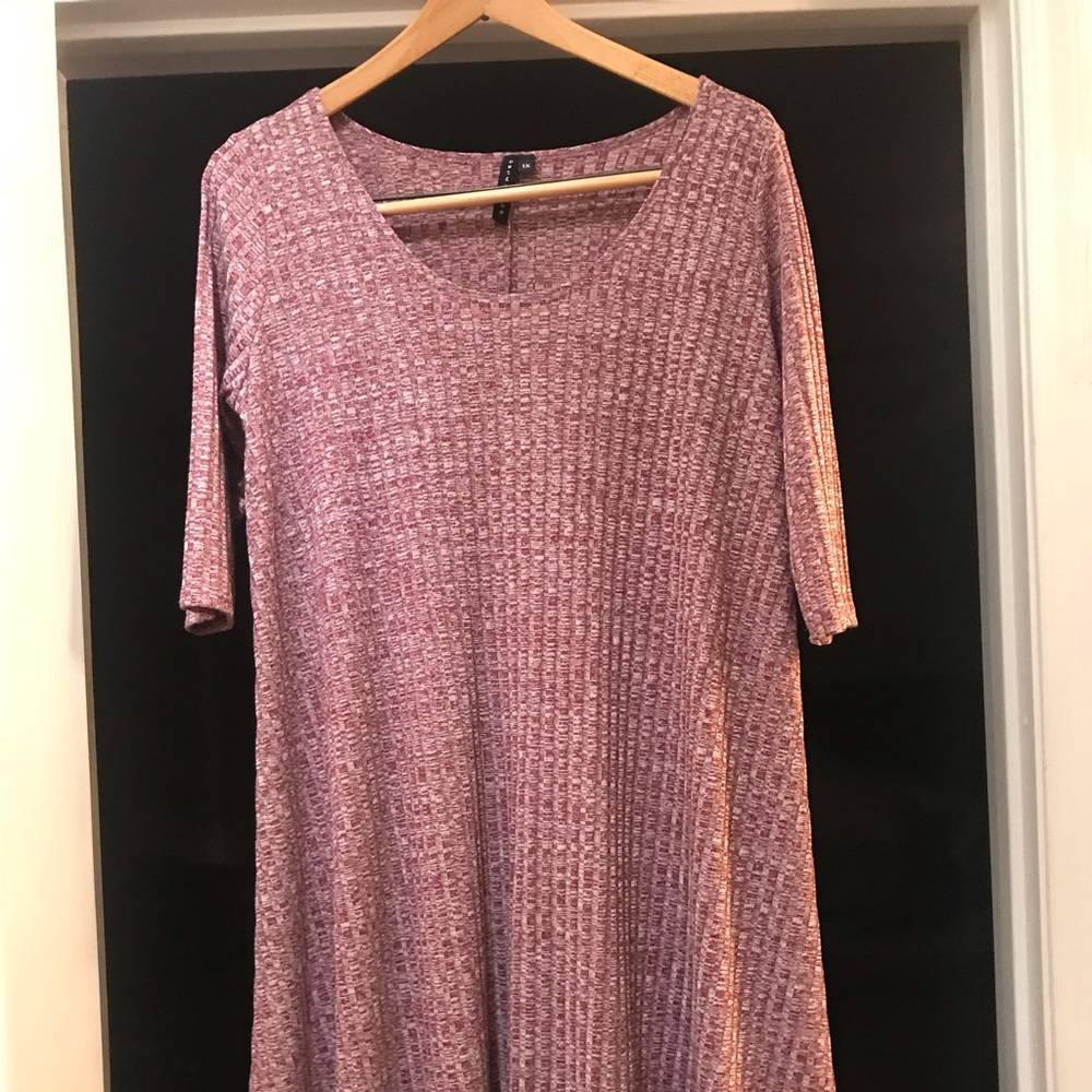 Crimson and white Marled shark tooth hem tunic